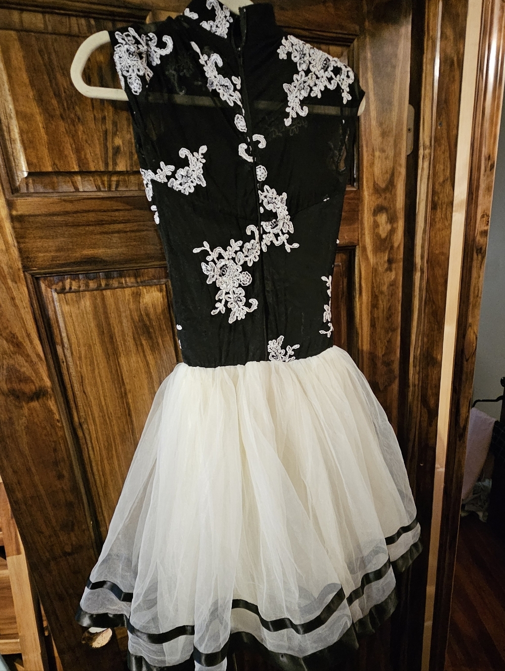 Weissman Black and Beige Lined Costume